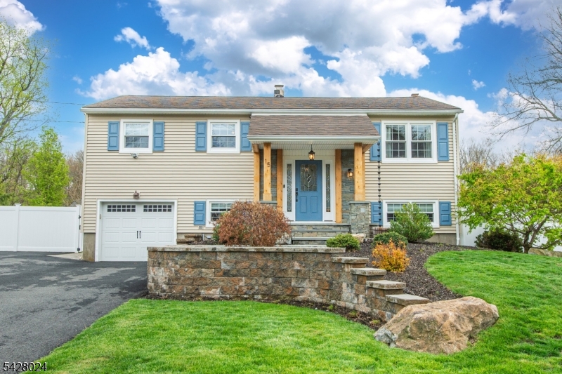 15 Windsor Dr