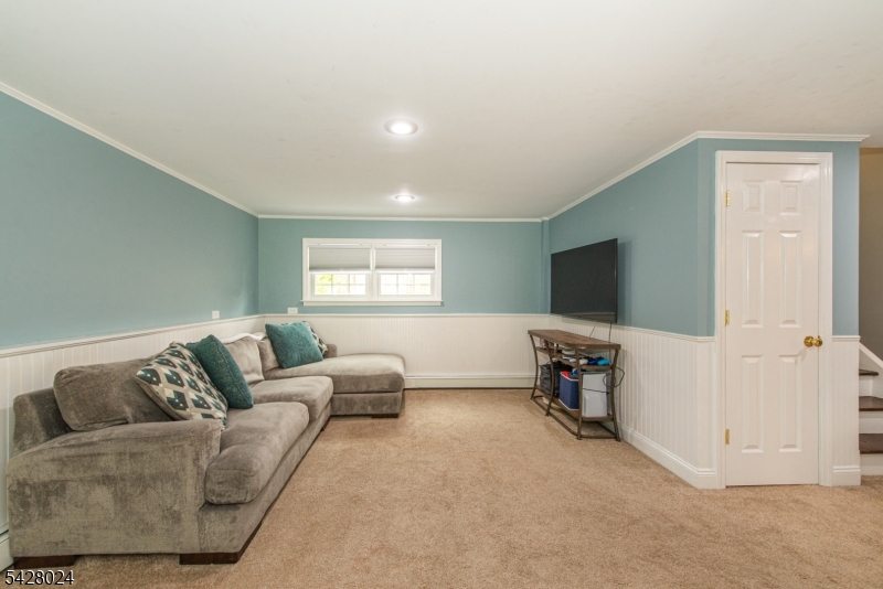 15 Windsor Dr