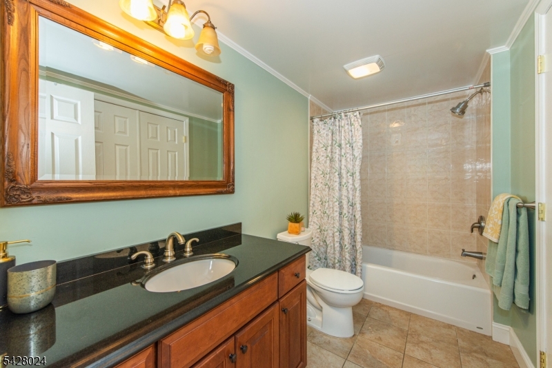 15 Windsor Dr