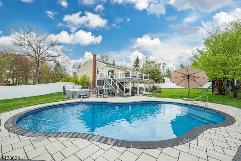 15 Windsor Dr