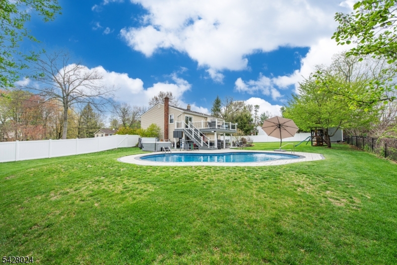 15 Windsor Dr