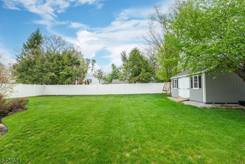 15 Windsor Dr