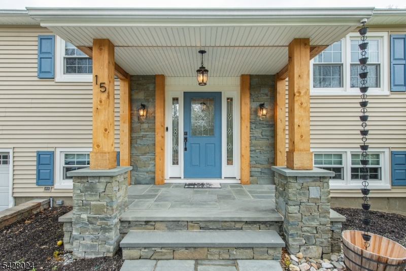 15 Windsor Dr