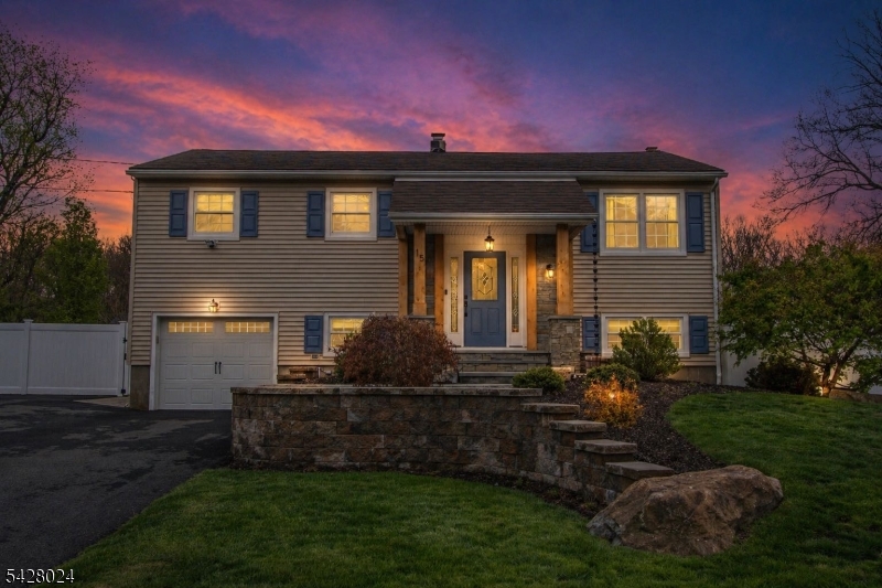 15 Windsor Dr