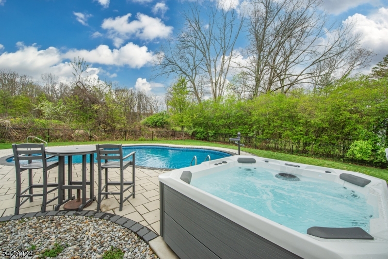15 Windsor Dr