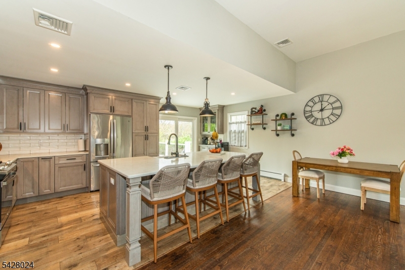 15 Windsor Dr