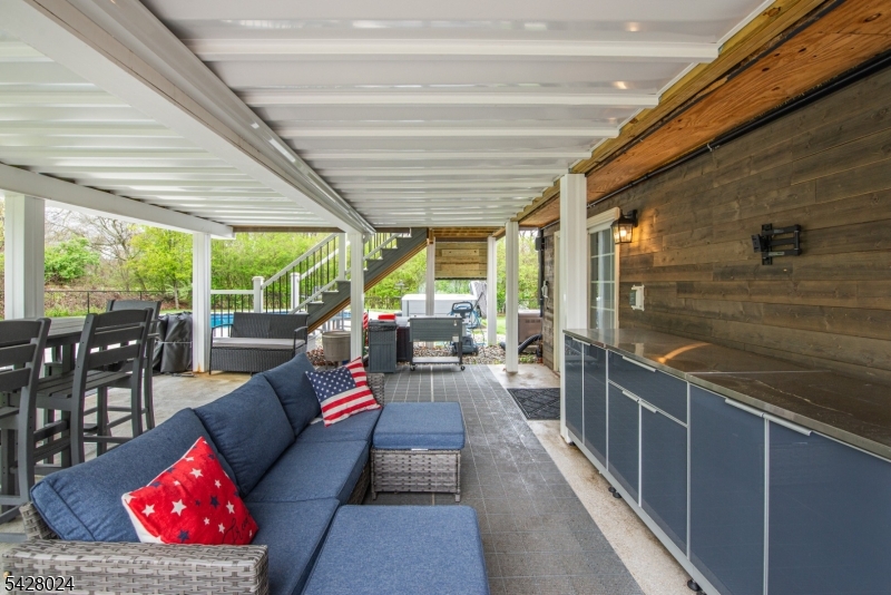 15 Windsor Dr