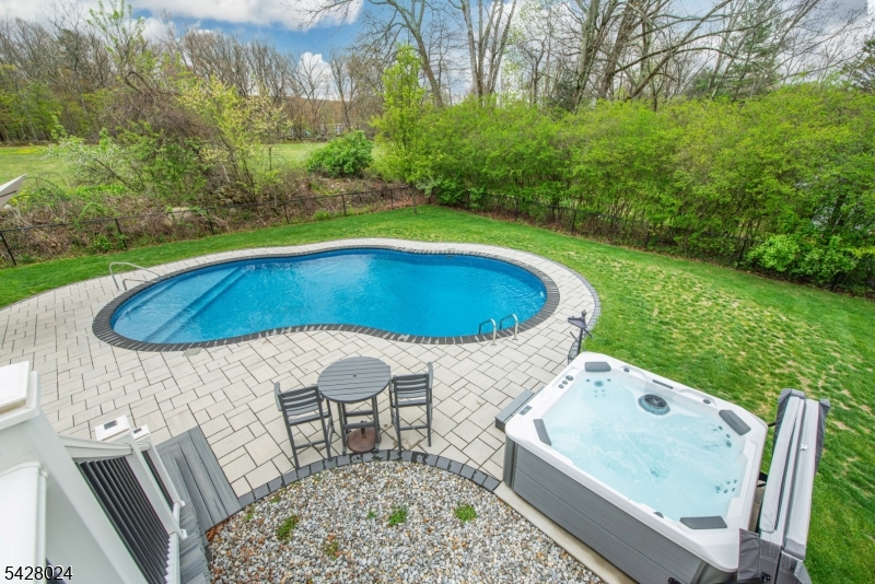 15 Windsor Dr