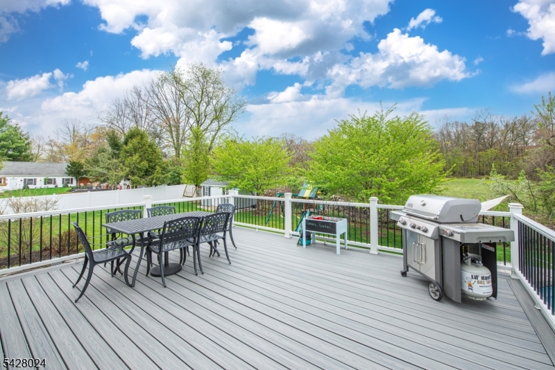15 Windsor Dr