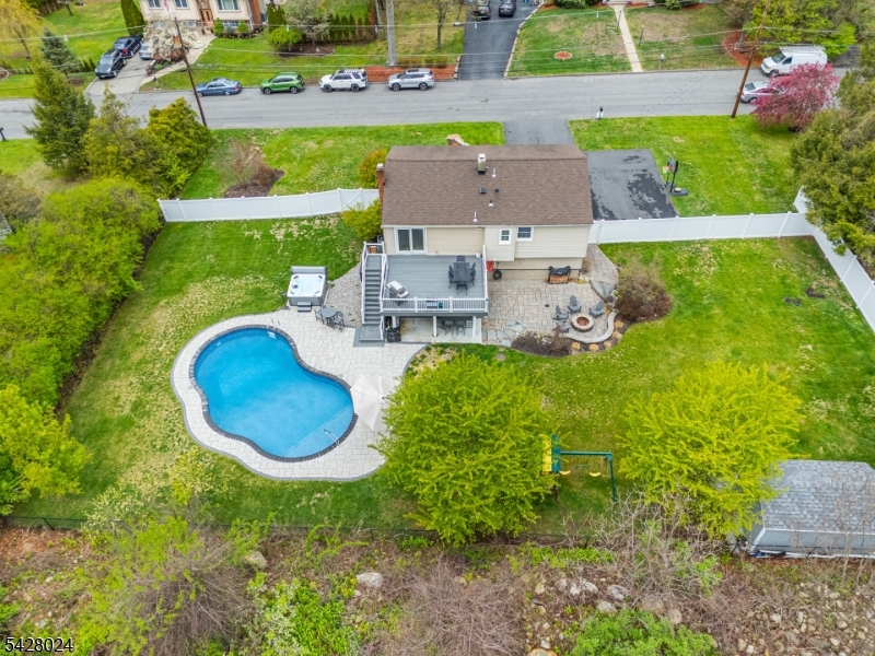 15 Windsor Dr