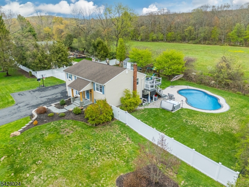 15 Windsor Dr