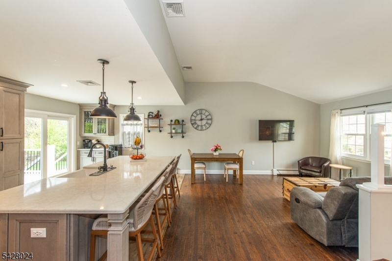 15 Windsor Dr