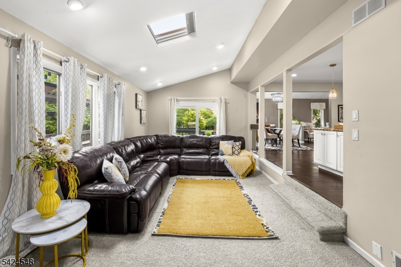 45 Ditmars Cir