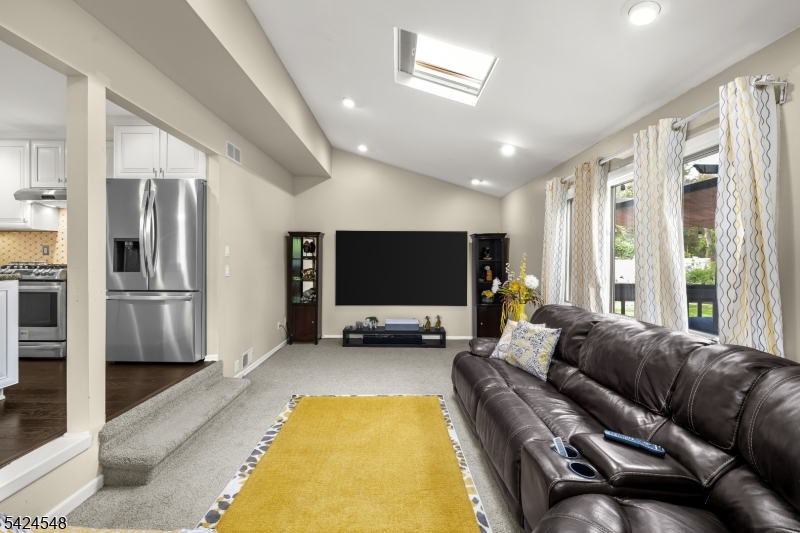45 Ditmars Cir