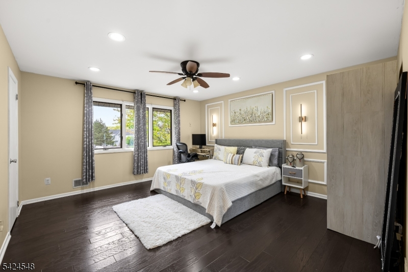 45 Ditmars Cir