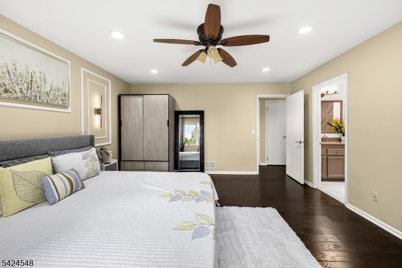 45 Ditmars Cir