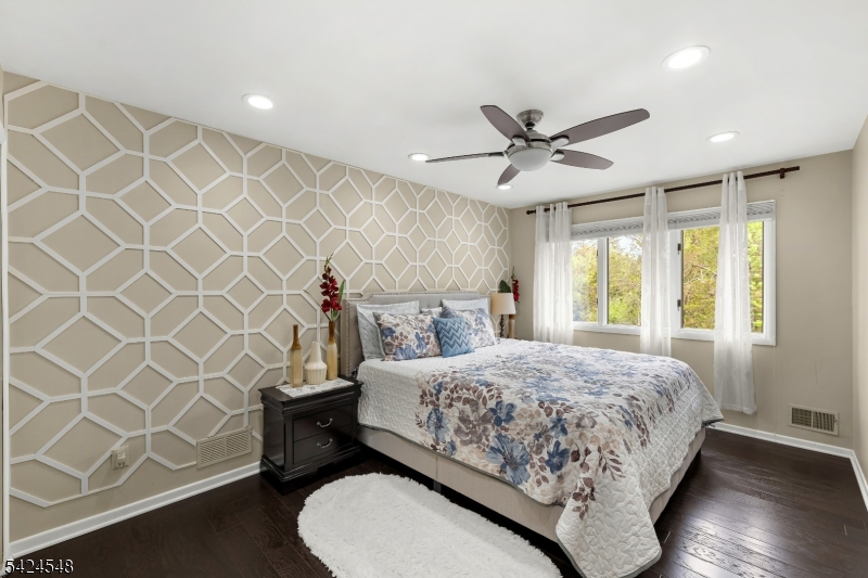 45 Ditmars Cir