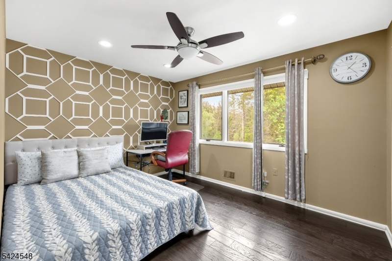 45 Ditmars Cir