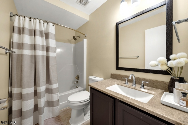 45 Ditmars Cir
