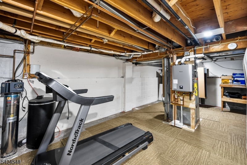 45 Ditmars Cir