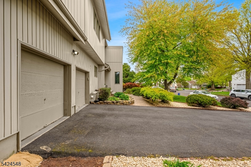 45 Ditmars Cir