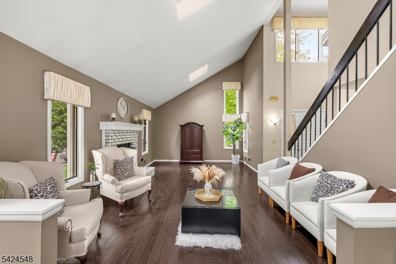 45 Ditmars Cir