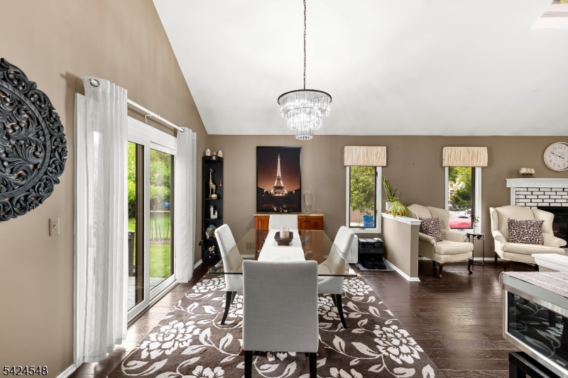 45 Ditmars Cir