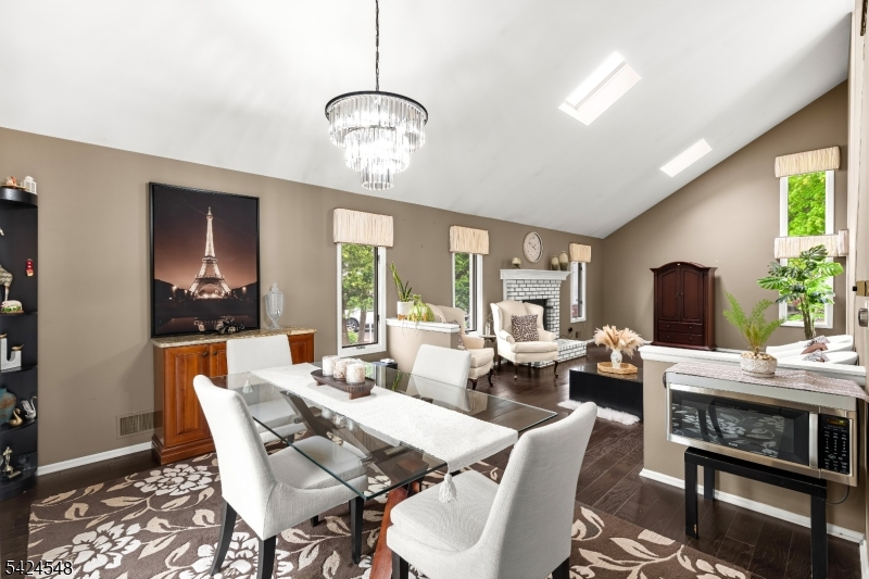 45 Ditmars Cir