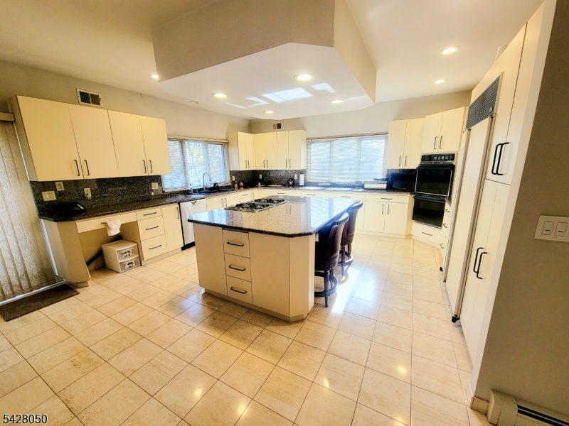 307 Center St