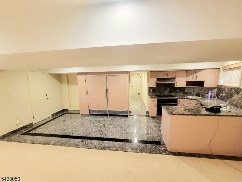 307 Center St
