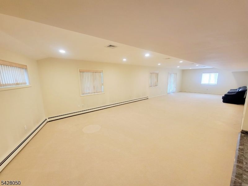307 Center St