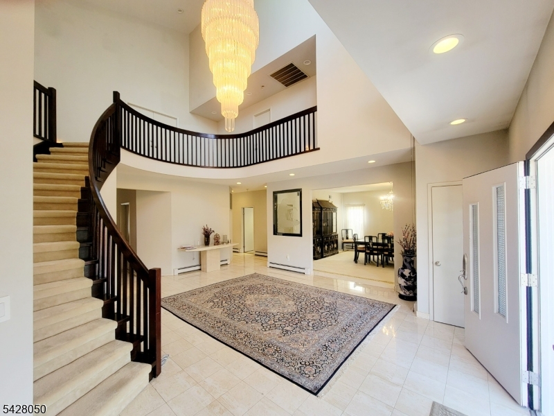 307 Center St