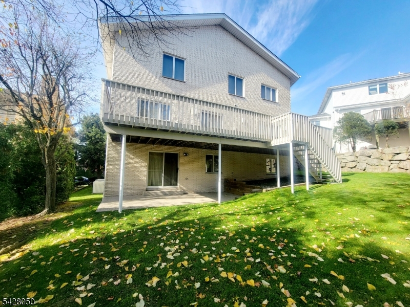 307 Center St
