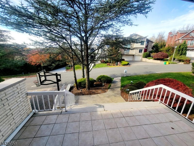 307 Center St