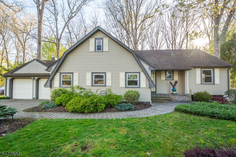 16 E Circuit Dr