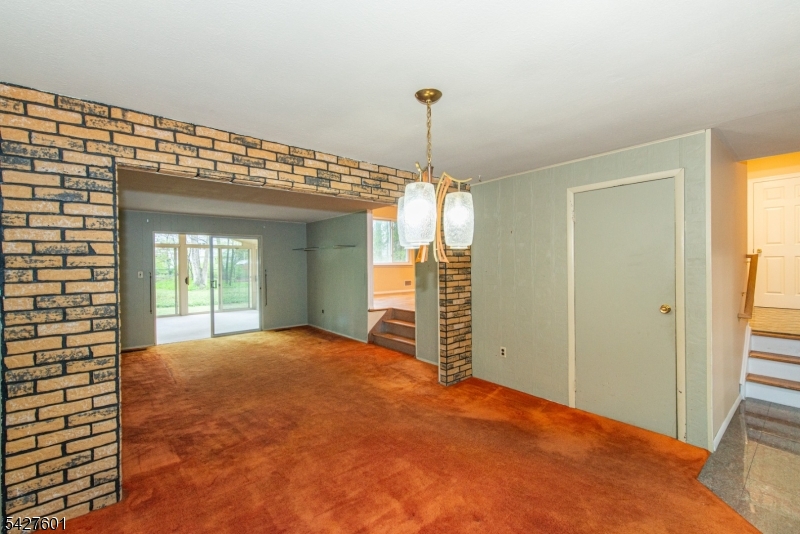 16 E Circuit Dr