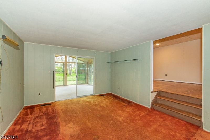 16 E Circuit Dr