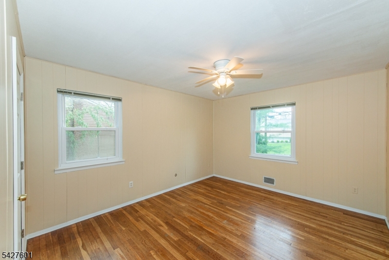 16 E Circuit Dr