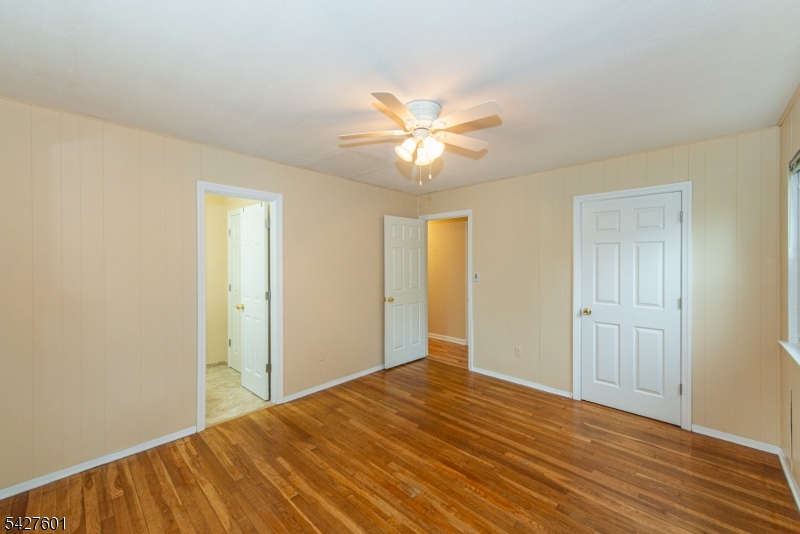 16 E Circuit Dr