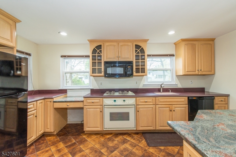 16 E Circuit Dr