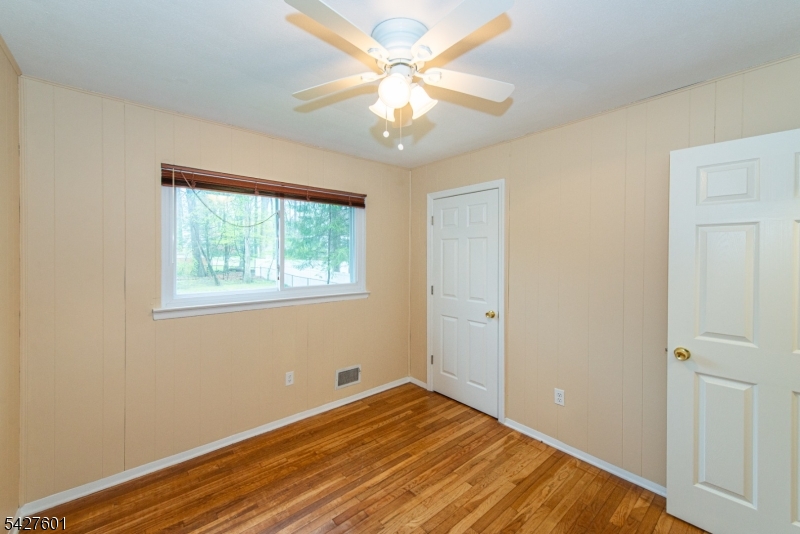 16 E Circuit Dr