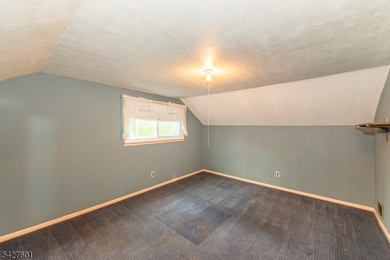 16 E Circuit Dr