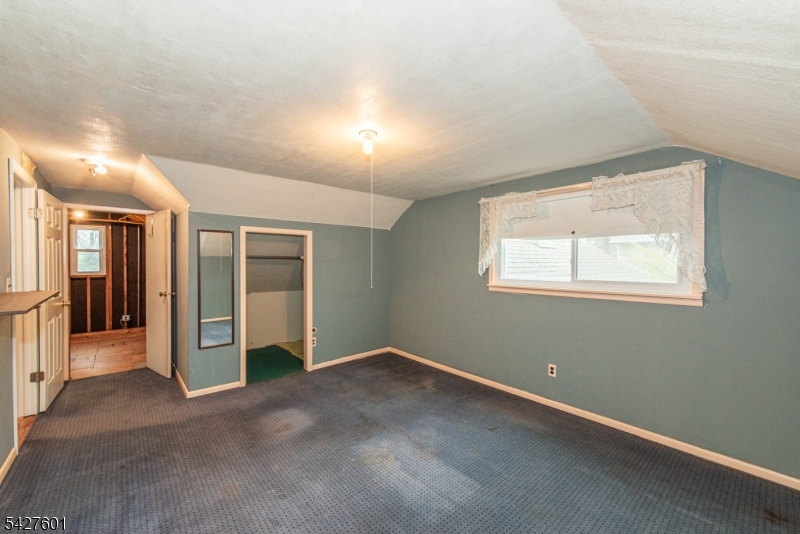 16 E Circuit Dr