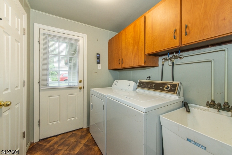 16 E Circuit Dr