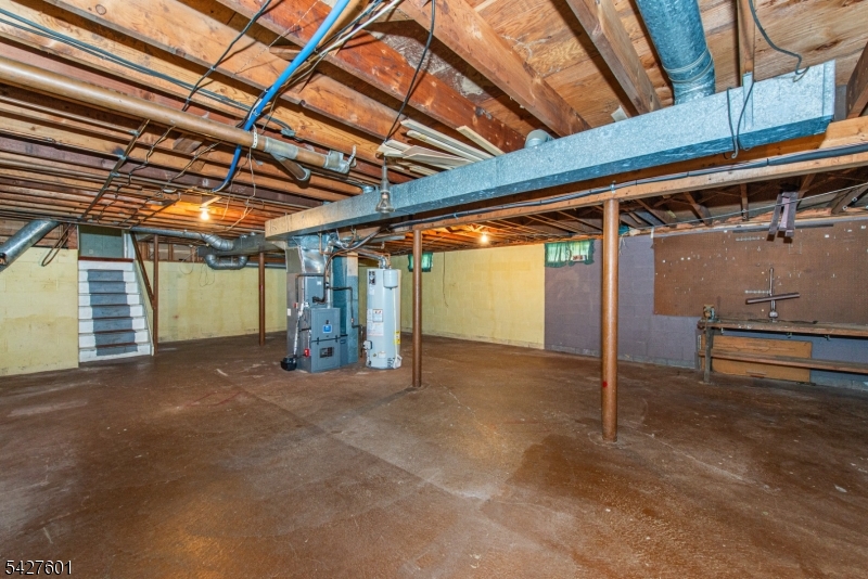 16 E Circuit Dr