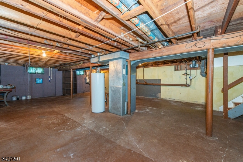 16 E Circuit Dr