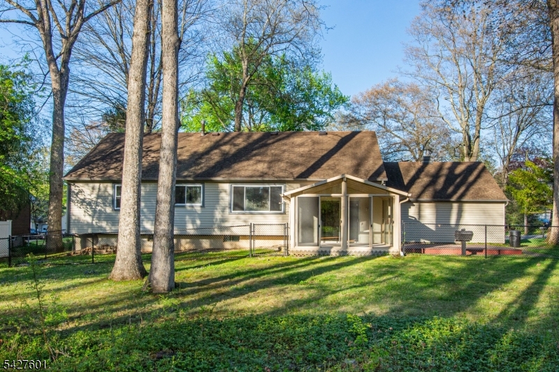 16 E Circuit Dr