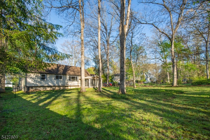 16 E Circuit Dr