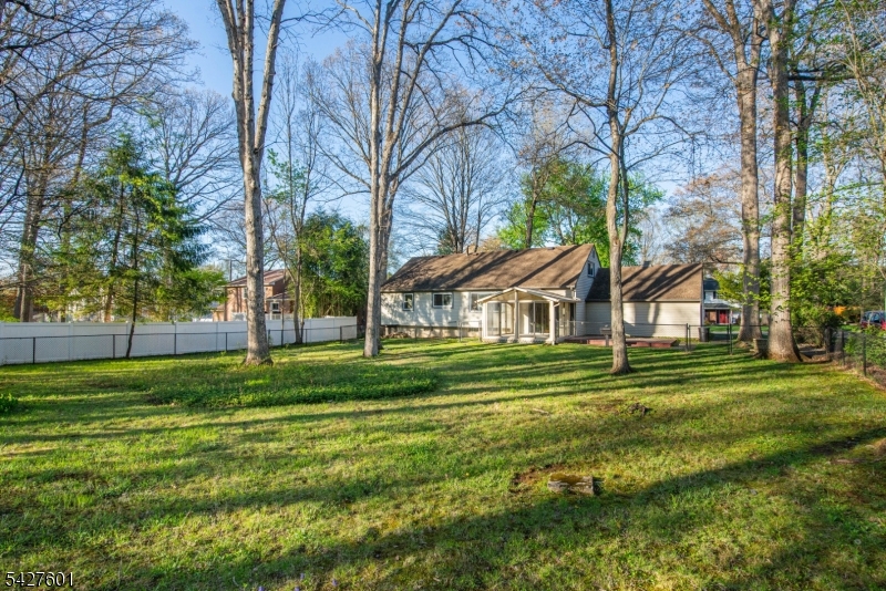16 E Circuit Dr