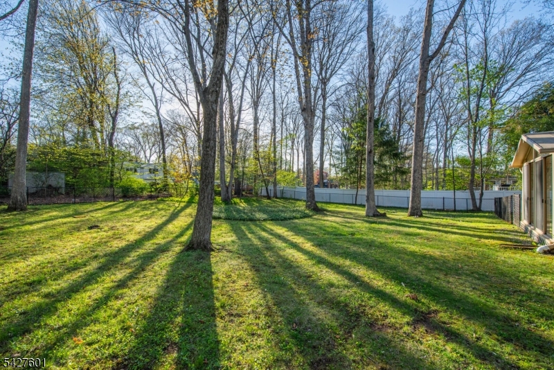 16 E Circuit Dr